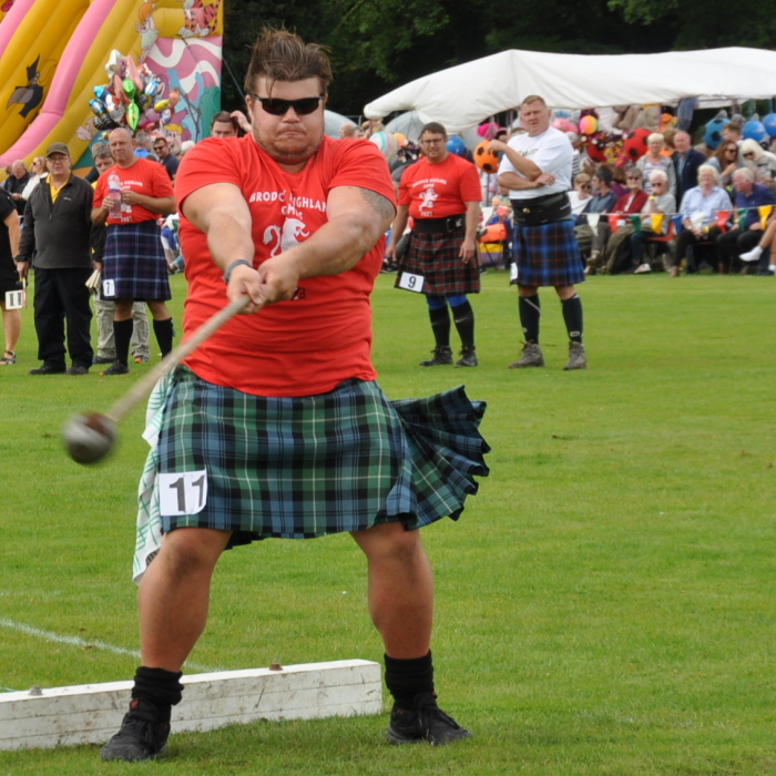 Lagg Distillery groundskeeper Andrew competing at Brodick Highland Games